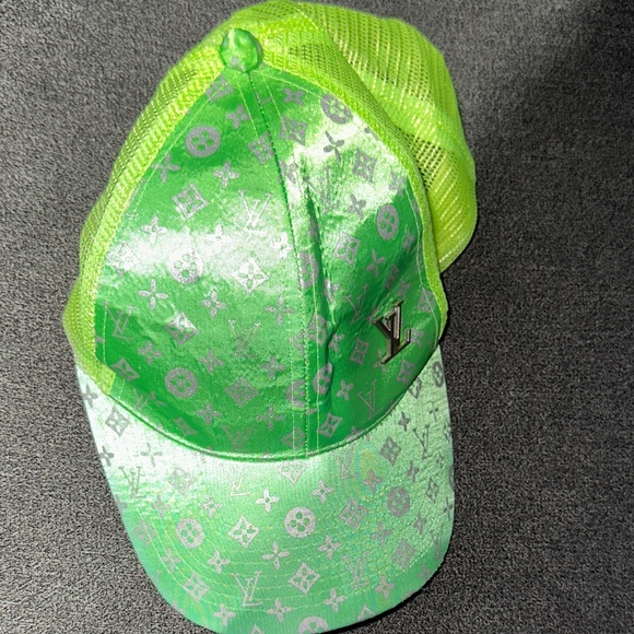 Louis Vuitton Bright Green Monogram Mesh Cap - Picture 10 of 16